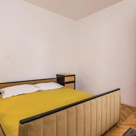 4 Bedroom Awesome Apartment In Starigrad المظهر الخارجي الصورة