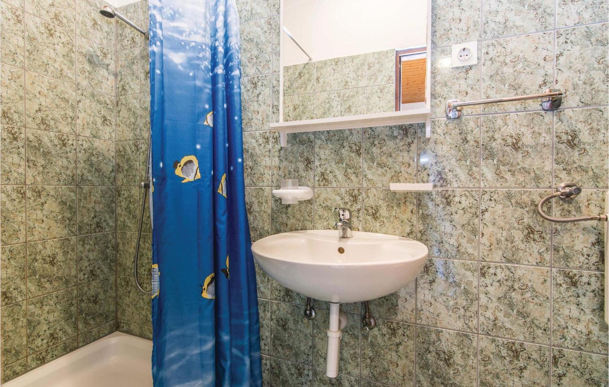 4 Bedroom Awesome Apartment In Starigrad المظهر الخارجي الصورة
