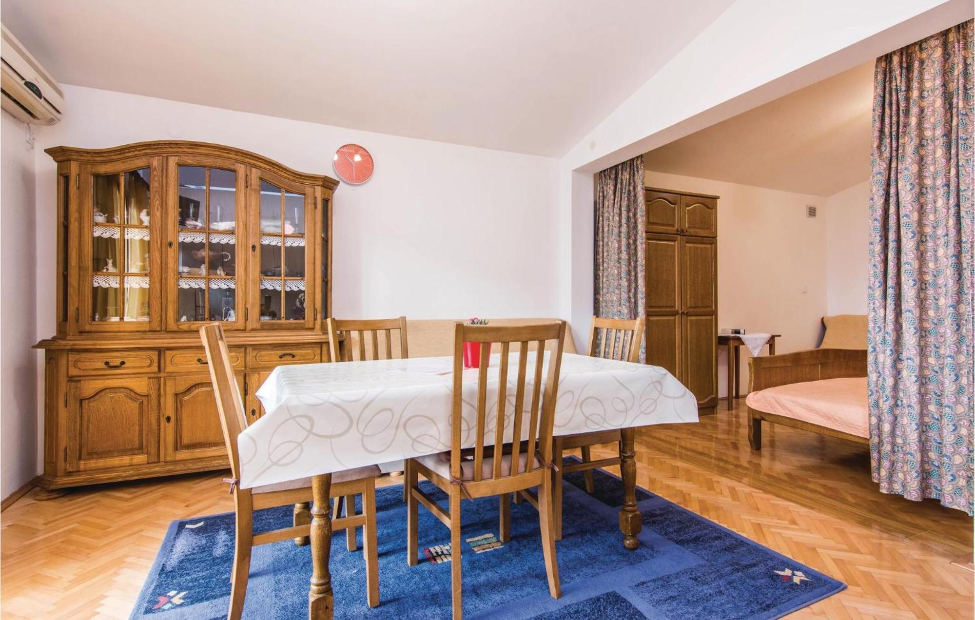 4 Bedroom Awesome Apartment In Starigrad المظهر الخارجي الصورة