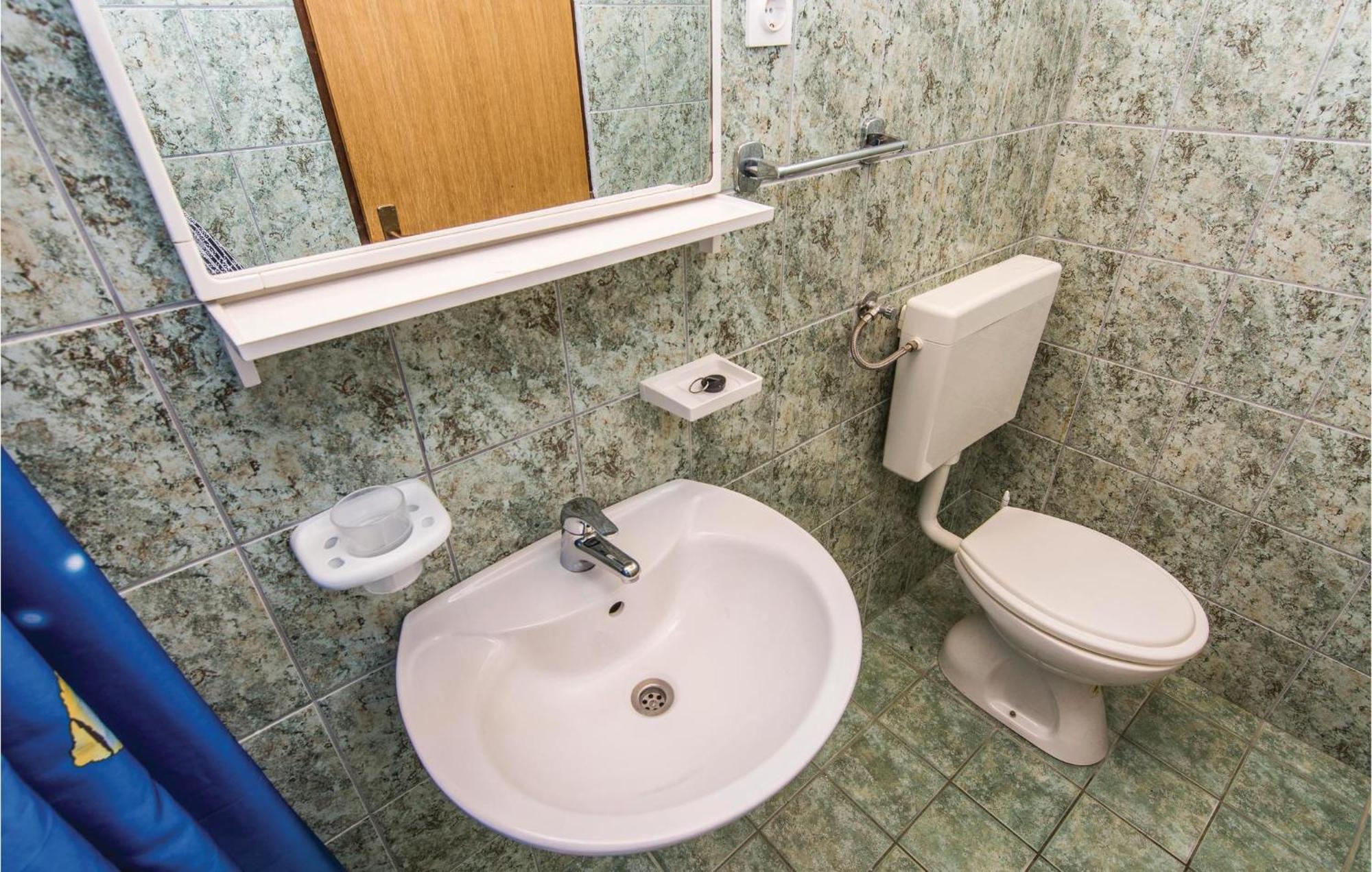 4 Bedroom Awesome Apartment In Starigrad المظهر الخارجي الصورة