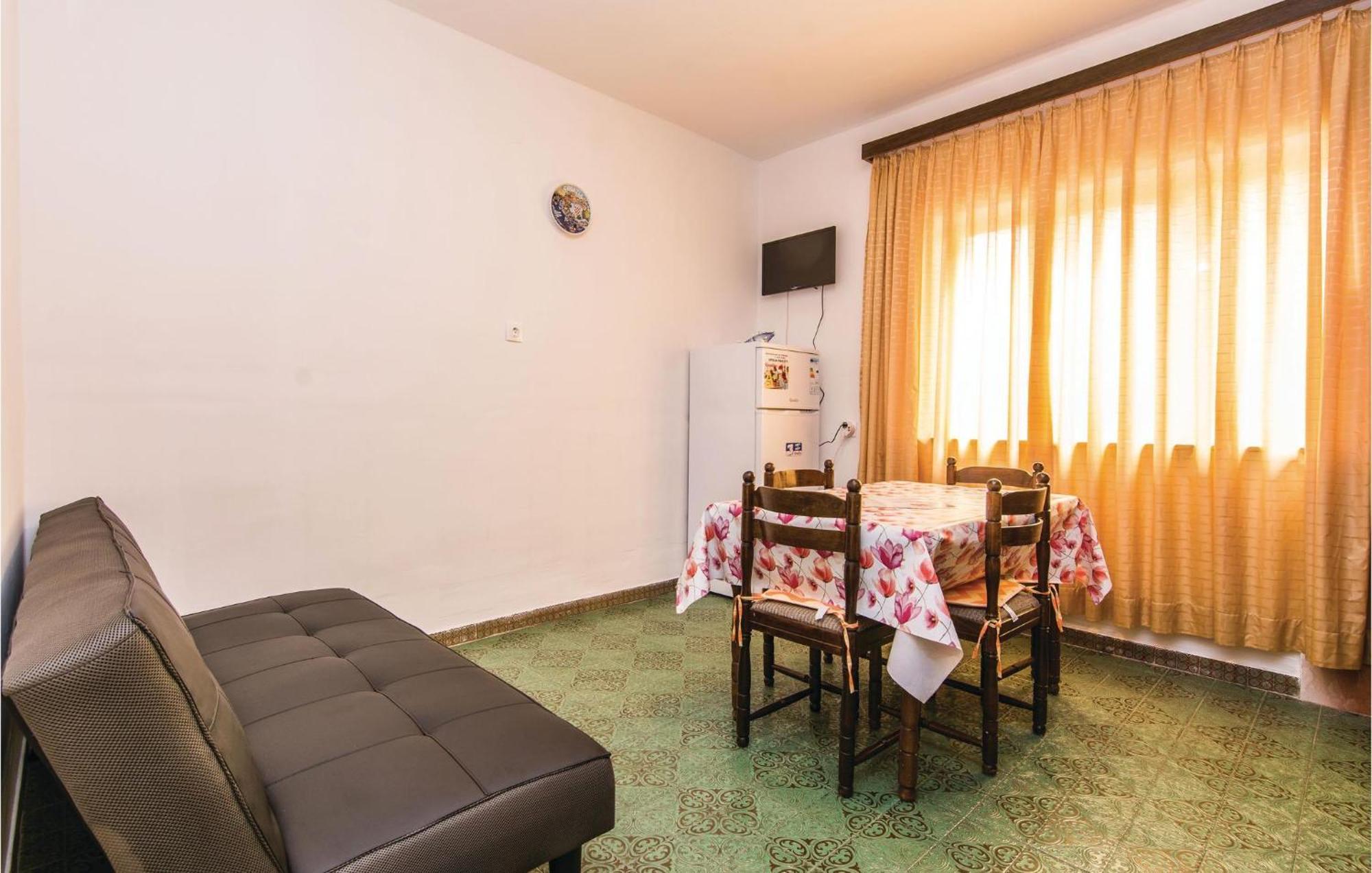 4 Bedroom Awesome Apartment In Starigrad المظهر الخارجي الصورة