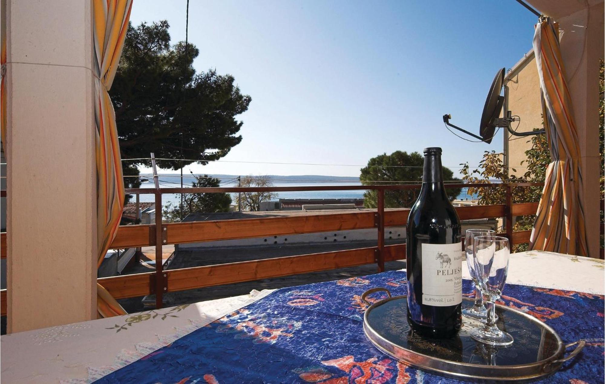 4 Bedroom Awesome Apartment In Starigrad المظهر الخارجي الصورة